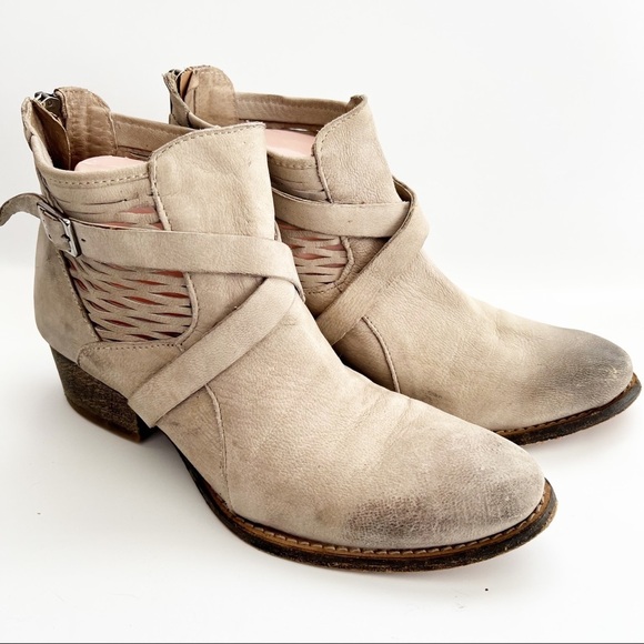 Charles by Charles David Tan Leather Strappy Ankle Boots size 8 - Picture 1 of 10